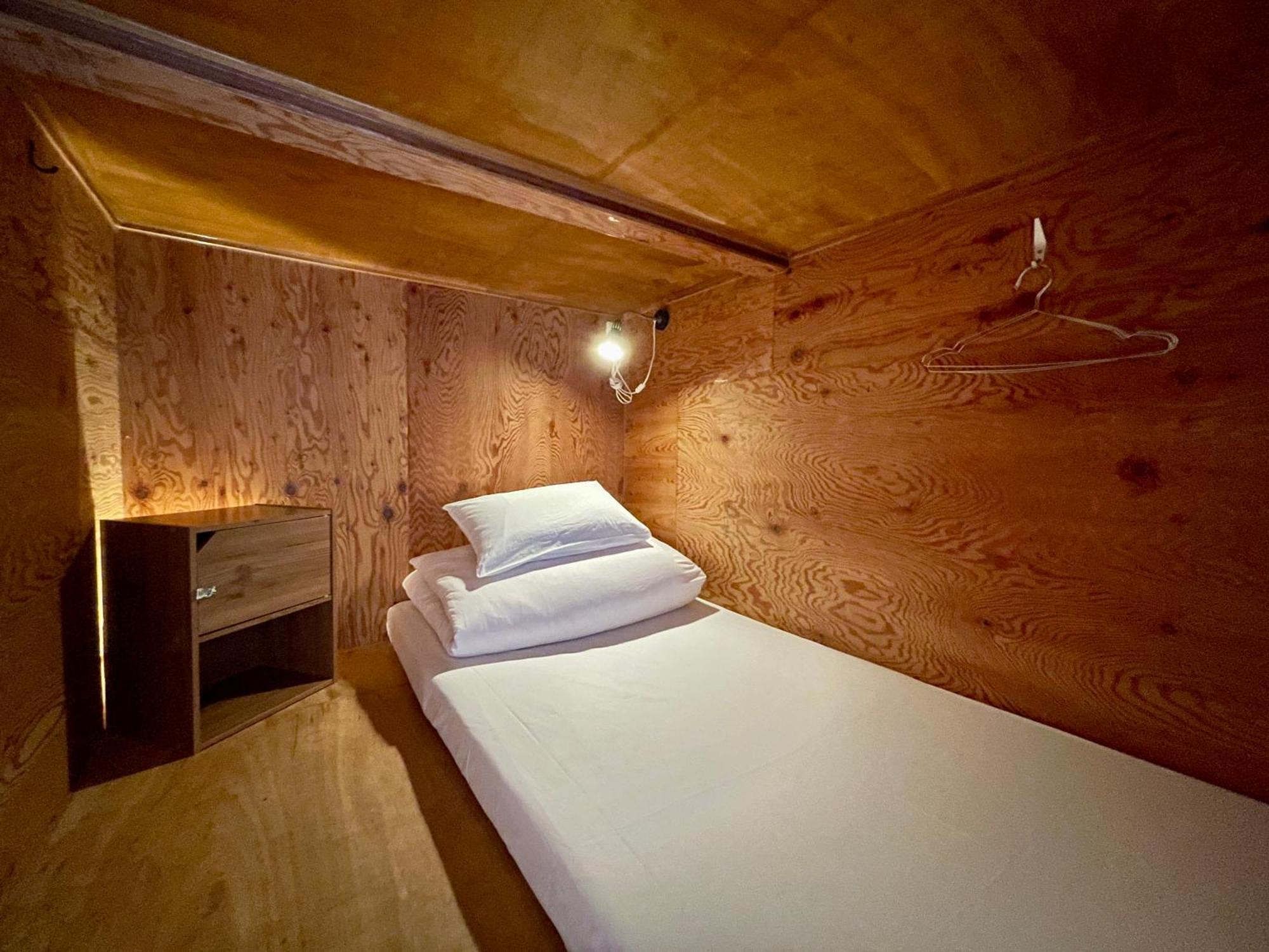 Capsule Bed 8-Bed Mixed Dormitory Room