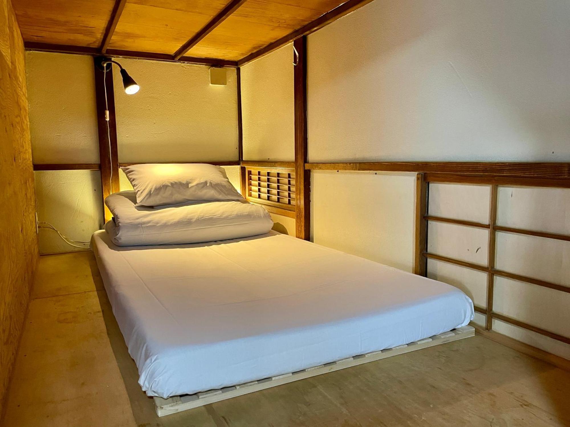 Capsule Bed 8-Bed Mixed Dormitory Room