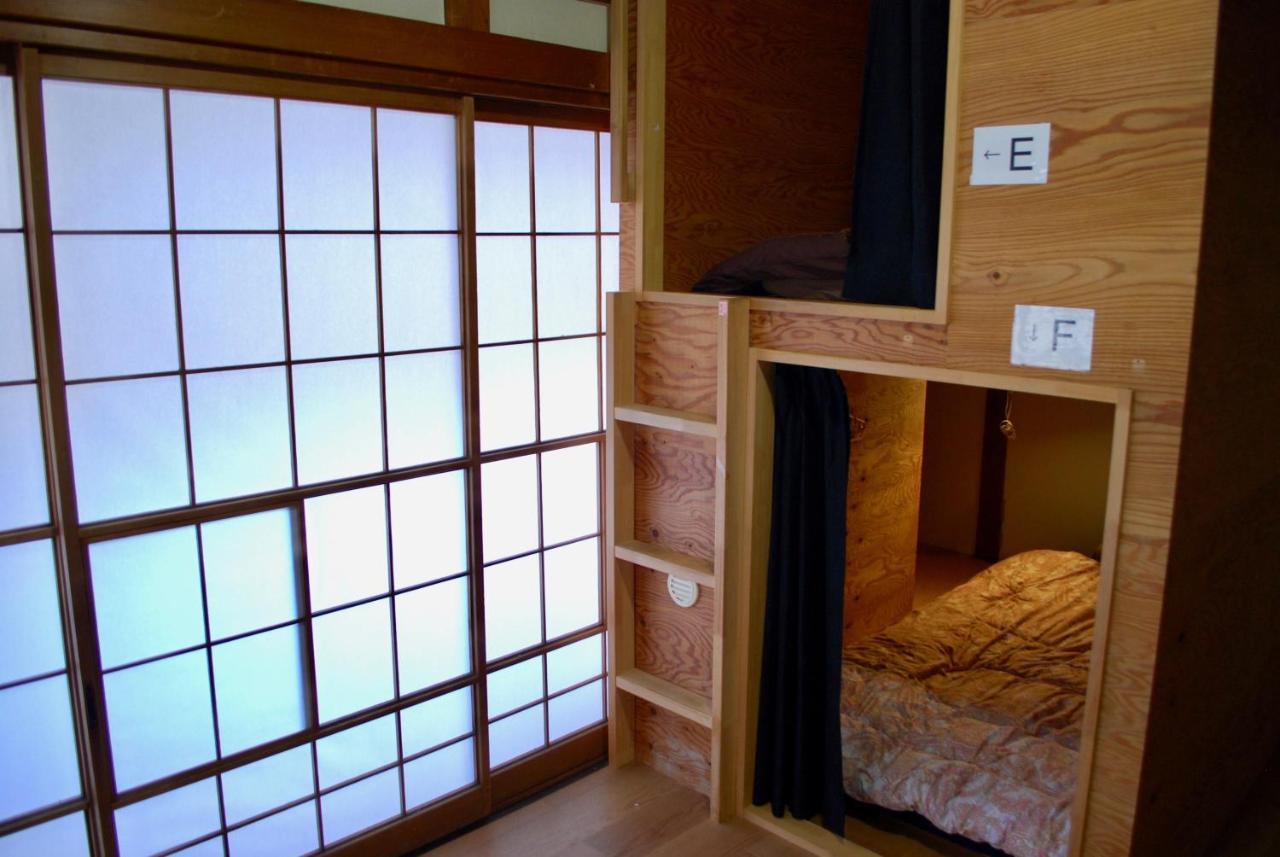 Capsule Bed 8-Bed Mixed Dormitory Room